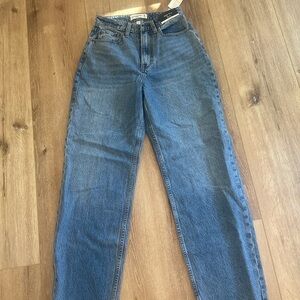 Abercrombie Curve Love High Rise Loose Jean - 25